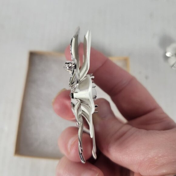 Sarah Coventry Vintage Classic White Flower Brooch & Clip-On Earrings Set - Picture 2 of 8